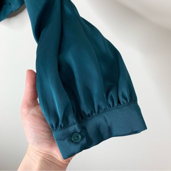 ASTR Women’s Blouse Cropped Surplice Wrap neckline Satin Emerald Green Size L - Picture 4 of 10